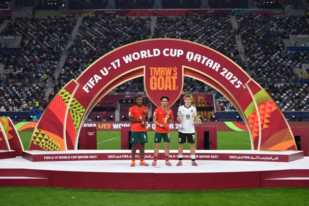 SOCCER - 2025 FIFA U17, U 17 World Cup DOHA,QATAR,27.NOV.25 - SOCCER - FIFA Under 17 World Cup Qatar 2025, final, Portugal vs Austria. Image shows Mauro Furtado, Mateus Mide (POR) and Johannes Moser (AUT). Keywords: Golden Boot.  GEPAxpictures xRanjithxKumar