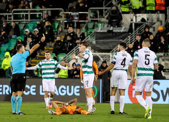 UEFA Europa Conference League Group Phase, Tallaght Stadium, Dublin 27 11 2025 Shamrock Rovers vs Shakhtar Donetsk Shamrock Rovers Matt Healy is shown a yellow card by Referee Filip Glova Matt Healy is shown a yellow card by Filip Glova 27 11 2025  Copyright: x INPHO BryanxKeanex 0S2A5475
