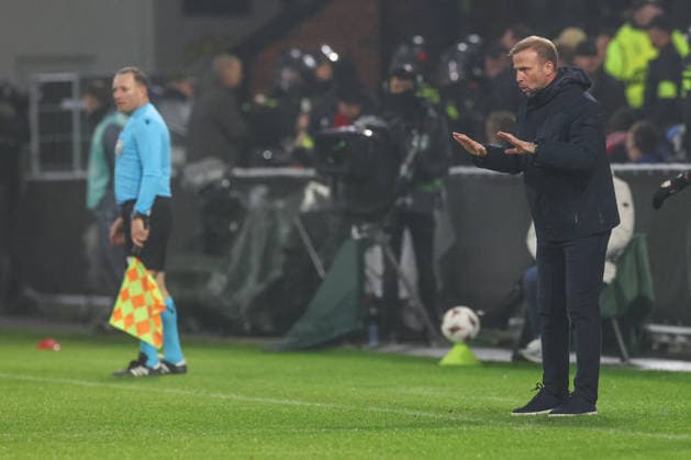 2025-11-27 Go Ahead Eagles v VfB Stuttgart - UEFA Europa League, League phase, MD5 DEVENTER, NETHERLANDS - NOVEMBER 27: Head Coach Sebastian Hoene+? of VfB Stuttgart looks on during the UEFA Europa League, League phase, MD5 match between Go Ahead Eagles and VfB Stuttgart at De Adelaarshorst on November 27, 2025 in Deventer, Netherlands. Deventer De Adelaarshorst Netherlands Content not available for redistribution in The Netherlands directly or indirectly through any third parties. Copyright: xBenxGalx