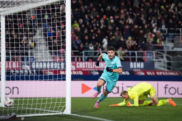 Bologna s Riccardo Orsolini celebrates after scoring the 4-1 goal for his team during the UEFA Europa League soccer match between Bologna and Salzburg at the Renato Dall™Ara Stadium in Bologna, north Italy - Thursday, November 27, 2025 -  Copyright: xMassimoxPaolone LaPressex