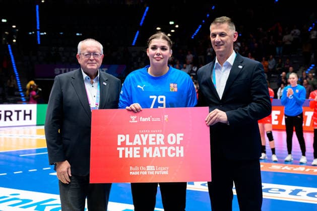 Handball, Frauen WM, Gruppe G: Schweden - Tschechien Sabrina Novotna (Tschechien) Player of the Match Stuttgart Porsche Arena Baden-Württemberg Deutschland