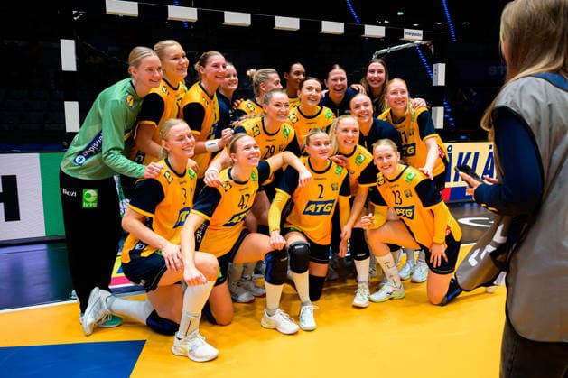 Handball, Frauen WM, Gruppe G: Schweden - Tschechien die Mannschaft von Schweden Schlussjubel Schlußjubel Emotion Freude Stuttgart Porsche Arena Baden-Württemberg Deutschland