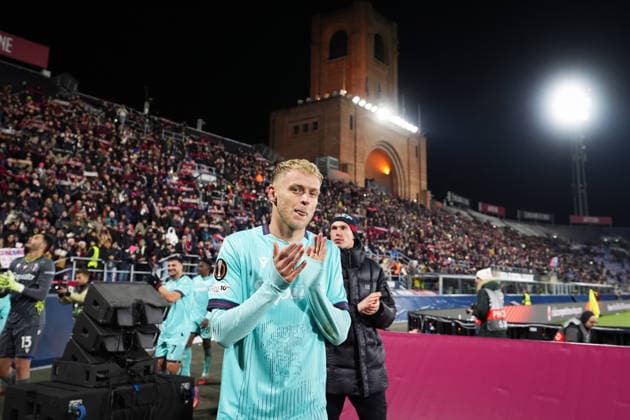 Bologna s Jens Odgaard celebrates the victory at the end of the UEFA Europa League soccer match between Bologna and Salzburg at the Renato Dall™Ara Stadium in Bologna, north Italy - Thursday, November 27, 2025 -  Copyright: xMassimoxPaolone LaPressex