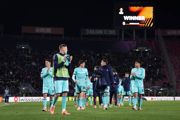 The players of Bologna celebrate the victory at the end of the UEFA Europa League soccer match between Bologna and Salzburg at the Renato Dall™Ara Stadium in Bologna, north Italy - Thursday, November 27, 2025 -  Copyright: xMassimoxPaolone LaPressex