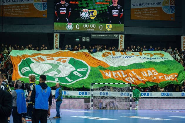 27.11.2025, xovx, Handball Daikin Handball Bundesliga, HSG Wetzlar - Rhein-Neckar Löwen Blockfahne der Fans der HSG Wetzlar Wetzlar Buderus-Arena Hessen Deutschland (DE)