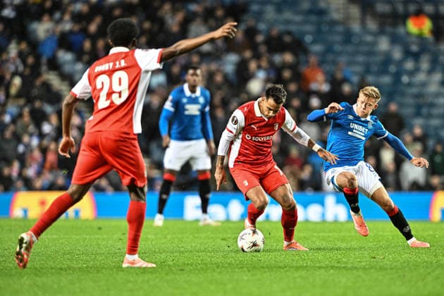 Rangers v S.C. Braga UEFA Europa League Connor Barron of Rangers and Rodrigo Zalazar of S.C. Braga during the UEFA Europa League match at Ibrox Stadium, Glasgow UK Newspapers OUT Copyright: xJamiexJohnstonx FIL-22559-0133