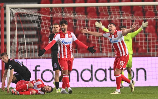CRVENA ZVEZDA vs FCSB STEAUA BUCHAREST RODRIGO DE SOUZA PRADO RODRIGAO and MILOS VELJKOVIC football Crvena zvezda vs FCSB Steaua Bucharest during UEFA Europa league match at Rajko Mitic stadium, Belgrade 27.11.2025 Foto: FOOTBALL, UEFA EUROPA LEAGUE, CRVENA ZVEZDA, RED STAR, FCSB STEAUA BUCHAREST Belgrade Rajko Mitic stadium Serbia Copyright: xMarkoxMetlas xMNxPressx