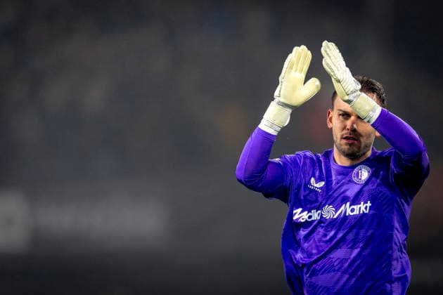 SC Feyenoord Rotterdam goalkeeper Timon Wellenreuther during the match SC Feyenoord Rotterdam vs Celtic FC at the Feyenoord stadium De Kuip for the Europa League - League phase - Matchday 5 season 2025-2026 in ROTTERDAM, Netherlands on 27 november 2025, (photo by Marcel van Dorst EYE4images DeFodi Images)