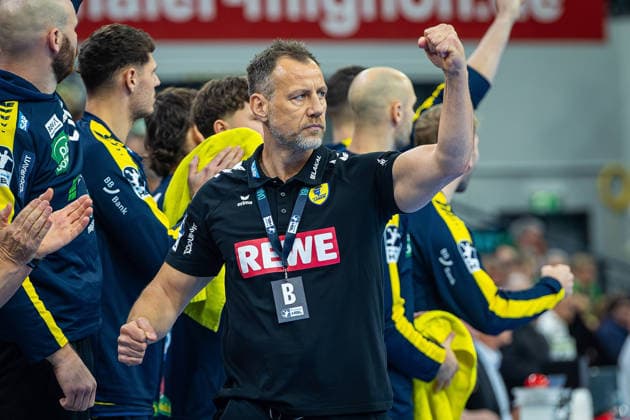 27.11.2025, xovx, Handball Daikin Handball Bundesliga, HSG Wetzlar - Rhein-Neckar Löwen Jubel bei Trainer Maik Machulla (Rhein-Neckar Löwen) Wetzlar Buderus-Arena Hessen Deutschland (DE)