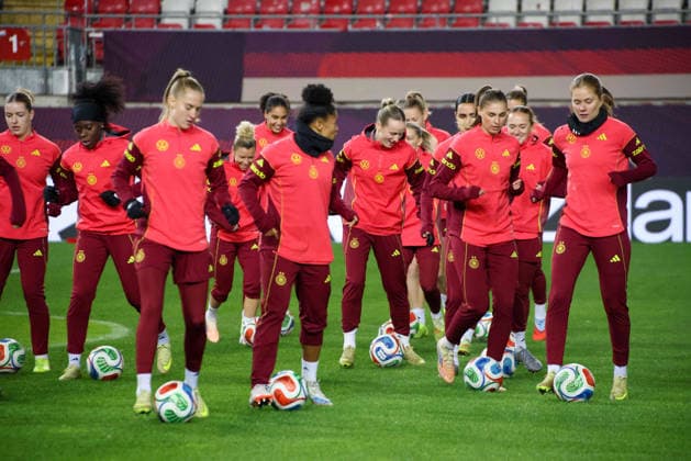 Kaiserslautern, Deutschland 27. November 2025: UEFA Nations League Women - Abschlusstraining - 2025 - Deutschland vs. Spanien Im Bild: Die Spielerinnen der deutschen Fußballnationalmannschaft der Frauen beim Abschlusstraining in Kaiserslautern Fritzwalter Stadion Rheinland Pfalz Copyright: xFotostandx xFantinix