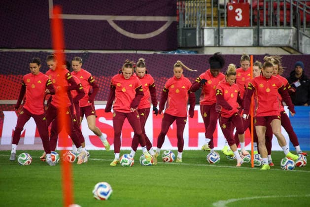 Kaiserslautern, Deutschland 27. November 2025: UEFA Nations League Women - Abschlusstraining - 2025 - Deutschland vs. Spanien Im Bild: Die Spielerinnen der deutschen Fußballnationalmannschaft der Frauen beim Abschlusstraining in Kaiserslautern Fritzwalter Stadion Rheinland Pfalz Copyright: xFotostandx xFantinix