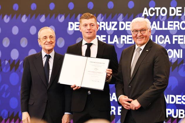 (L-R) Florentino Perez, Toni Kroos (Real), Frank-Walter Steinmeier (GER), NOVEMBER 27, 2025 - Football Soccer : Toni Kroos receiving the Order of Merit of the Federal Republic of Germany at the Estadio Santiago Bernabeu in Madrid, Spain. Noxthirdxpartyxsales  aflo_311748854