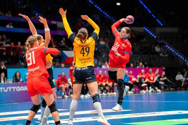 Handball I Frauen I Weltmeisterschaft I Vorrunde I 1. Spieltag I Schweden - Tschechien I 27.11.2025 Eliska Desortova (24, Tschechien) im Wurf Stuttgart Porsche Arena Baden-Württemberg Deutschland Copyright: xLobeca MaxxPetershansx