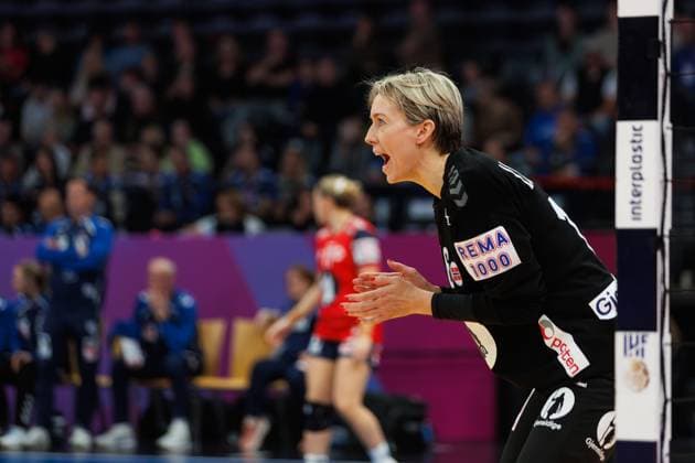 Katrine Lunde (Norwegen) gibt Anweisungen, Norwegen vs Suedkorea, Handball, IHF Handball Weltmeisterschaft der Frauen, 1. Spieltag, 27.11.2025 Norwegen vs Suedkorea, Handball, IHF Handball Weltmeisterschaft der Frauen, 1. Spieltag, 27.11.2025 Copyright: xEibner-Pressefoto AlexanderxNeisx EP_ANS