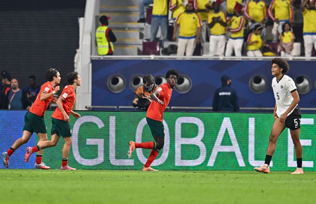 PORTUGAL vs AUSTRIA : FIFA U-17 WORLD CUP QATAR 2025 FINAL Anisio Cabral (R) of Portugal celebrates after scoring a goal during the FIFA U-17 World Cup Qatar 2025 final match between Portugal and Austria at Khalifa International Stadium in Doha, Qatar, on November 27, 2025. DOHA Qatar Copyright: xNOUSHADxTHEKKAYILx