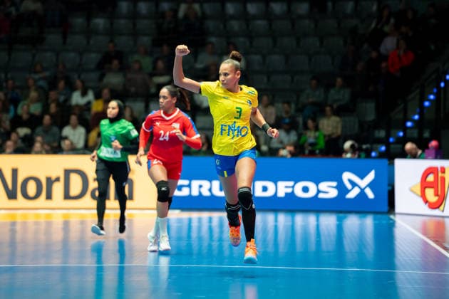 Handball I Frauen I Weltmeisterschaft I Vorrunde I 1. Spieltag I Brasilien - Kuba I 27.11.2025 Alexandra Priscila do Nascimento Martinez (3, Brasilien) jubelt Stuttgart Porsche Arena Baden-Württemberg Deutschland Copyright: xLobeca MaxxPetershansx