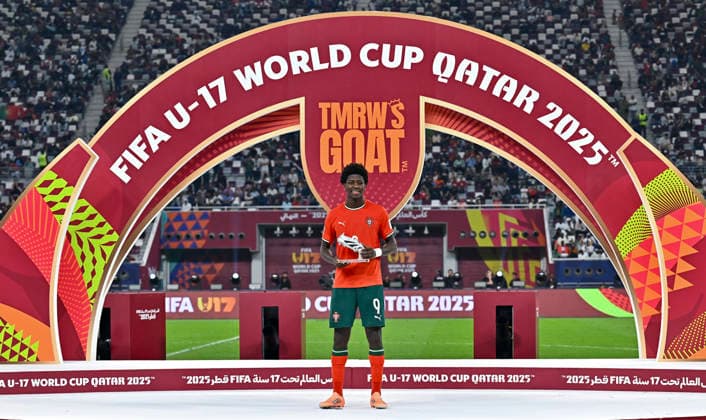 PORTUGAL vs AUSTRIA : FIFA U-17 WORLD CUP QATAR 2025 FINAL Anisio Cabral of Portugal pose for a photo with the Silver Boot award after the FIFA U-17 World Cup Qatar 2025 final match between Portugal and Austria at Khalifa International Stadium in Doha, Qatar, on November 27, 2025. DOHA Qatar Copyright: xNOUSHADxTHEKKAYILx