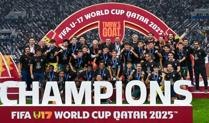 PORTUGAL vs AUSTRIA : FIFA U-17 WORLD CUP QATAR 2025 FINAL Players of Portugal celebrate with the trophy after winning the FIFA U-17 World Cup Qatar 2025 final match between Portugal and Austria at Khalifa International Stadium in Doha, Qatar, on November 27, 2025. DOHA Qatar Copyright: xNOUSHADxTHEKKAYILx