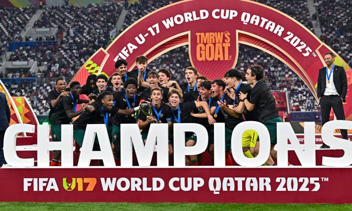 PORTUGAL vs AUSTRIA : FIFA U-17 WORLD CUP QATAR 2025 FINAL Players of Portugal celebrate with the trophy after winning the FIFA U-17 World Cup Qatar 2025 final match between Portugal and Austria at Khalifa International Stadium in Doha, Qatar, on November 27, 2025. DOHA Qatar Copyright: xNOUSHADxTHEKKAYILx