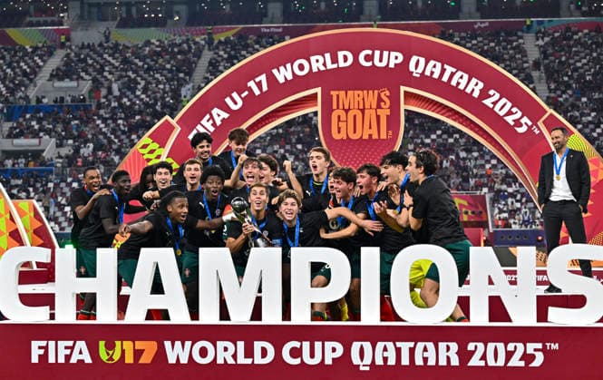 PORTUGAL vs AUSTRIA : FIFA U-17 WORLD CUP QATAR 2025 FINAL Players of Portugal celebrate with the trophy after winning the FIFA U-17 World Cup Qatar 2025 final match between Portugal and Austria at Khalifa International Stadium in Doha, Qatar, on November 27, 2025. DOHA Qatar Copyright: xNOUSHADxTHEKKAYILx