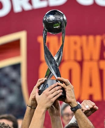 PORTUGAL vs AUSTRIA : FIFA U-17 WORLD CUP QATAR 2025 FINAL Players of Portugal celebrate with the trophy after winning the FIFA U-17 World Cup Qatar 2025 final match between Portugal and Austria at Khalifa International Stadium in Doha, Qatar, on November 27, 2025. DOHA Qatar Copyright: xNOUSHADxTHEKKAYILx