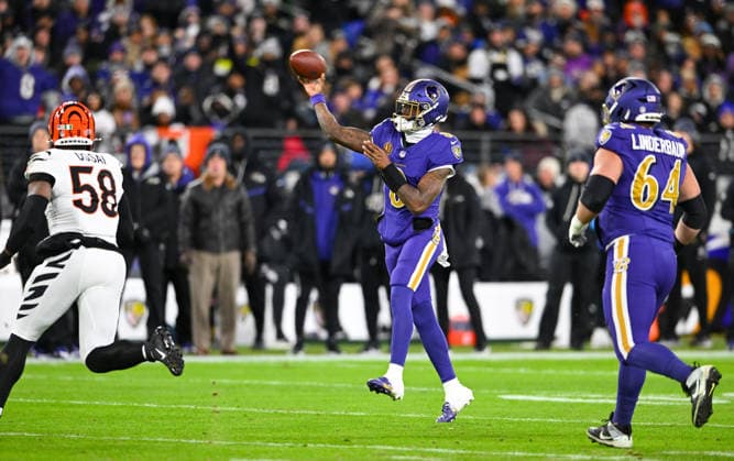 Baltimore Ravens quarterback Lamar Jackson (8) throws downfield against the Cincinnati Bengals during the first quarter at M&T Bank Stadium in Baltimore, Maryland, on Thursday, November 27 2025.  BAL20251127124 DAVIDxTULIS