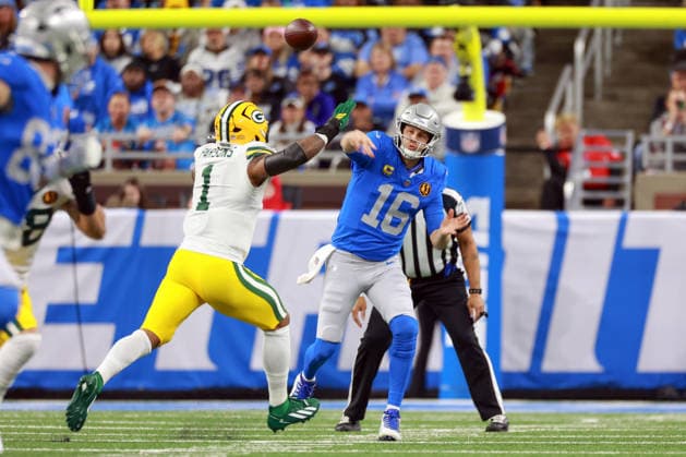Detroit Lions DETROIT,MICHIGAN-November27: Defensive end Micah Parsons (1) of the Green Bay Packers attempts to block a pass from quarterback Jared Goff (16) of the Detroit Lions during an NFL, American Football Herren, USA football game between the Green Bay Packers and the Detroit Lions in Detroit, Michigan USA, on Sunday, November 23, 2025. Detroit Michigan United States  Copyright: xAmyxLemusx originalFilename:lemus-newyorkg251127_npfpO.jpg