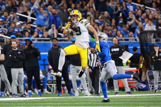 Green Bay Packers vs Detroit Lions DETROIT,MICHIGAN-NOVEMBER 27: Green Bay Packers wide receiver Christian Watson 9 misses a catch during the second half of an NFL, American Football Herren, USA football game between the Green Bay Packers and the Detroit Lions in Detroit, Michigan USA, on Thursday, November 27, 2025 Detroit Michigan United States  Copyright: xJorgexLemusx originalFilename:lemus-greenbay251127_npXgv.jpg