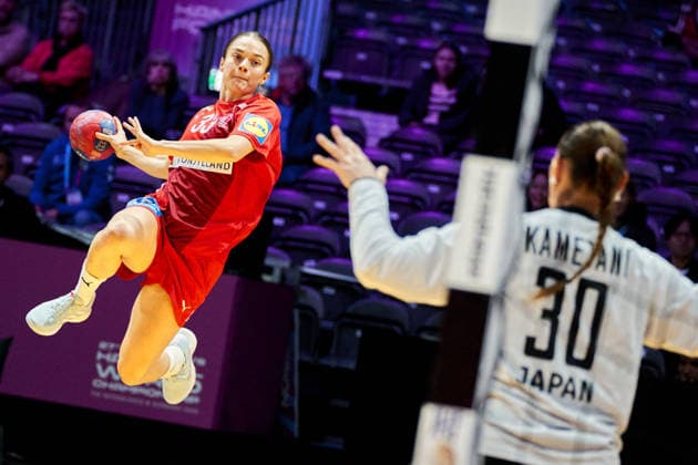 Women s Handball World Championship, WM, Weltmeisterschaft Denmark - Japan Emma Cecilie Uhrskov Friis shoots at the goal during the Women s Handball World Championship match in Group A between Denmark and Japan in Rotterdam on Thursday, November 27, 2025. (Photo: Thomas Traasdahl Ritzau Scanpix) , Rotterdam Denmark Copyright: RitzauxScanpix ThomasxTraasdahlx spdk20251127-231318-L
