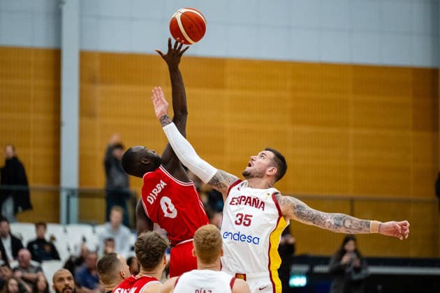 Denmark v Spain, FIBA World Cup 2027 European Qualifiers, Farum, Denmark Farum, Denmark. 27th, November 2025. Bakary Dibba (0) of Denmark and Fran Guerra (35) of Spain seen during the FIBA World Cup 2027 European qualifier between Denmark and Spain at Farum Arena in Farum.  Copyright: xGonzalesxPhoto TobiasxJorgensenx