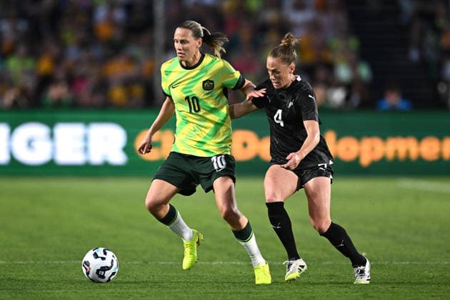 SOCCER AUSTRALIA NEW ZEALAND WOMEN, Emily van Egmond of the Matildas competes for possession with CJ Bott of New Zealand during the national anthems ahead of theInternational Women s friendly match between between Australia and New Zealand at Polytec Stadium in Gosford, Friday, November 28, 2025. ( NO ARCHIVING, EDITORIAL USE ONLY GOSFORD NEW SOUTH WALES AUSTRALIA  Copyright: xDANxHIMBRECHTSx 20251128154393785697