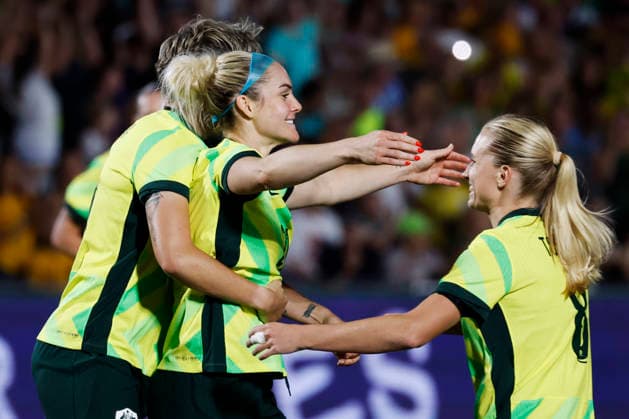 SOCCER AUSTRALIA NEW ZEALAND WOMEN, Ellie Carpenter of the Matildas celebrates scoring a goal with team-mates during the International Women s Friendly match between between Australia and New Zealand at Polytec Stadium in Gosford, Friday, November 28, 2025. ( NO ARCHIVING, EDITORIAL USE ONLY GOSFORD NEW SOUTH WALES AUSTRALIA  Copyright: xMARKxEVANSx 20251128156589812215