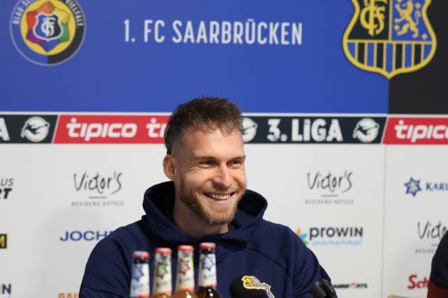28.11.2025, xrekx, Fussball 3.Liga, 1.FC Saarbruecken - Pressekonferenz v.l. Patrick Schmidt (1.FC Saarbruecken) (DFL DFB REGULATIONS PROHIBIT ANY USE OF PHOTOGRAPHS as IMAGE SEQUENCES and or QUASI-VIDEO) Saarbruecken
