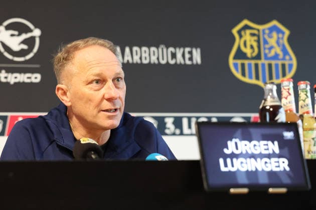 28.11.2025, xrekx, Fussball 3.Liga, 1.FC Saarbruecken - Pressekonferenz v.l. Jürgen Juergen Luginger Sportdirektor (1.FC Saarbruecken) (DFL DFB REGULATIONS PROHIBIT ANY USE OF PHOTOGRAPHS as IMAGE SEQUENCES and or QUASI-VIDEO) Saarbruecken