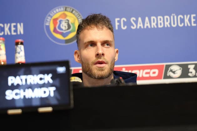 28.11.2025, xrekx, Fussball 3.Liga, 1.FC Saarbruecken - Pressekonferenz v.l. Patrick Schmidt (1.FC Saarbruecken) (DFL DFB REGULATIONS PROHIBIT ANY USE OF PHOTOGRAPHS as IMAGE SEQUENCES and or QUASI-VIDEO) Saarbruecken