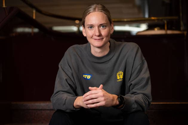 251128 Goalkeeper Johanna Bundsen of Sweden of the Swedish women s national handball team poses for a portrait at a press event during day 3 of the IHF Women™s World Championship, WM, Weltmeisterschaft on November 28, 2025 in Stuttgart. Photo: Emma Wallskog BILDBYRAN COP 320 EW0592 handball handboll handball bbeng vm handball-vm handbolls-vm ihf handball world championship world handball championship 2025 world championship 2025 pressträff event meeting sverige sweden day 3 dam Copyright: EMMAxWALLSKOG BB251128EW006