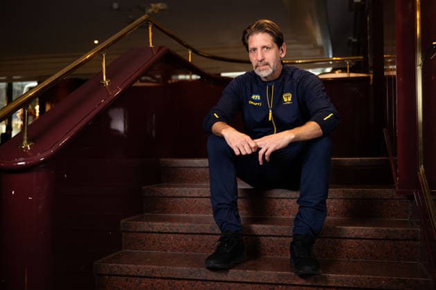 251128 Head coach Tomas AxnÃ r of Sweden of the Swedish women s national handball team poses for a portrait at a press event during day 3 of the IHF Women™s World Championship, WM, Weltmeisterschaft on November 28, 2025 in Stuttgart. Photo: Emma Wallskog BILDBYRAN COP 320 EW0592 handball handboll handball bbeng vm handball-vm handbolls-vm ihf handball world championship world handball championship 2025 world championship 2025 pressträff event meeting sverige sweden day 3 dam Copyright: EMMAxWALLSKOG BB251128EW020