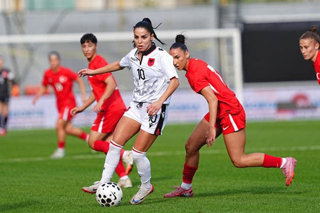 Turkiye v Albania - Friendly Match ISTANBUL, TURKIYE – NOVEMBER 28: Turkiye s Miray Cin and Albania s Qendresa Krasniqi battle for the ball during a friendly match between the Turkish women s national team, Nationalteam and Albania at Esenyurt Necmi Kadioglu Stadium in Istanbul, Turkiye on November 28, 2025. Adem Kutucu Anadolu Istanbul Turkey. Editorial use only. Please get in touch for any other usage.  Copyright: x2025xAnadoluxAdemxKutucux
