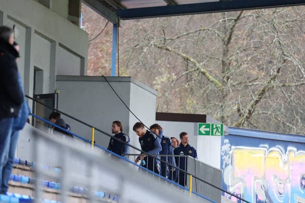 28.11.2025, xrekx, Fussball 3.Liga, 1.FC Saarbruecken - Training v.l. FCS Mannschaft kommt von der Besprechung (DFL DFB REGULATIONS PROHIBIT ANY USE OF PHOTOGRAPHS as IMAGE SEQUENCES and or QUASI-VIDEO) Saarbruecken