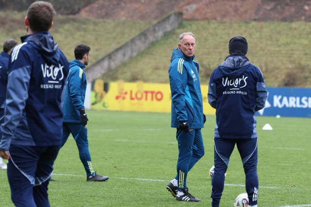 28.11.2025, xrekx, Fussball 3.Liga, 1.FC Saarbruecken - Training v.l. Jürgen Juergen Luginger Sportdirektor (1.FC Saarbruecken) (DFL DFB REGULATIONS PROHIBIT ANY USE OF PHOTOGRAPHS as IMAGE SEQUENCES and or QUASI-VIDEO) Saarbruecken