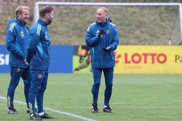 28.11.2025, xrekx, Fussball 3.Liga, 1.FC Saarbruecken - Training v.l. Jürgen Juergen Luginger Sportdirektor (1.FC Saarbruecken) (DFL DFB REGULATIONS PROHIBIT ANY USE OF PHOTOGRAPHS as IMAGE SEQUENCES and or QUASI-VIDEO) Saarbruecken
