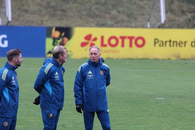 28.11.2025, xrekx, Fussball 3.Liga, 1.FC Saarbruecken - Training v.l. Karsten Specht Leiter der Nachwuchsabteilung (1.FC Saarbruecken) Bernd Heemsoth Co-Trainer (1.FC Saarbruecken) Jürgen Juergen Luginger Sportdirektor (1.FC Saarbruecken) (DFL DFB REGULATIONS PROHIBIT ANY USE OF PHOTOGRAPHS as IMAGE SEQUENCES and or QUASI-VIDEO) Saarbruecken