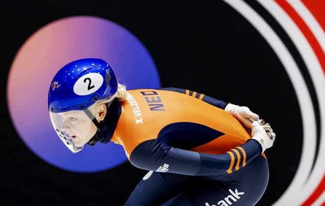 DORDRECHT Xandra Velzeboer (NED) during qualifying on day 2 for the fourth ISU World Tour short track Speed skating, Eisschnelllauf competition of the season. The competition is a qualifying tournament for the Olympic Games, Olympische Spiele, Olympia, OS ANP ROBIN VAN LONKHUIJSEN xVIxANPxSportx xxANPxIVx 543295740 originalFilename: 543295740.jpg