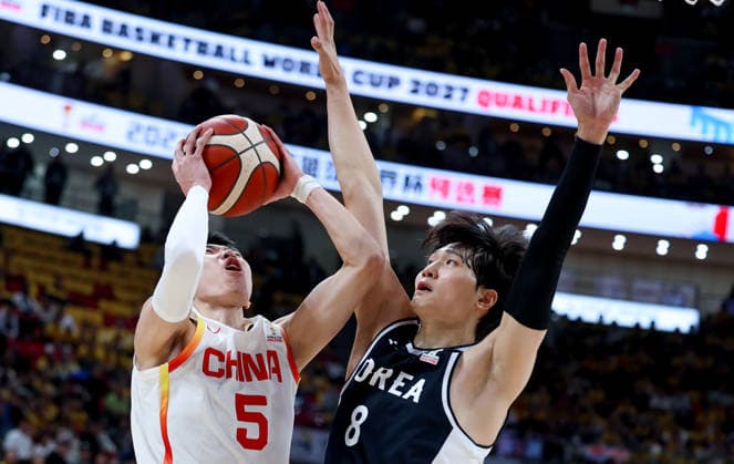 (251128) -- BEIJING, Nov. 28, 2025 -- Liao Sanning (L) of China vies with An Youngjun of South Korea during the Group B match at the FIBA Basketball World Cup Asian Qualifiers in Beijing, capital of China, Nov. 28, 2025. ) (SP)CHINA-BEIJING-BASKETBALL-FIBA WORLD CUP 2025 ASIAN QUALIFIERS-CHN VS KOR (CN) WangxKaiyan 