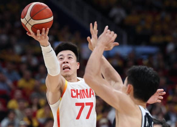 (251128) -- BEIJING, Nov. 28, 2025 -- Zhang Zhenlin (L) of China goes for a layup during the Group B match between China and South Korea at the FIBA Basketball World Cup Asian Qualifiers in Beijing, capital of China, Nov. 28, 2025. ) (SP)CHINA-BEIJING-BASKETBALL-FIBA WORLD CUP 2025 ASIAN QUALIFIERS-CHN VS KOR (CN) ZhangxChenlin 
