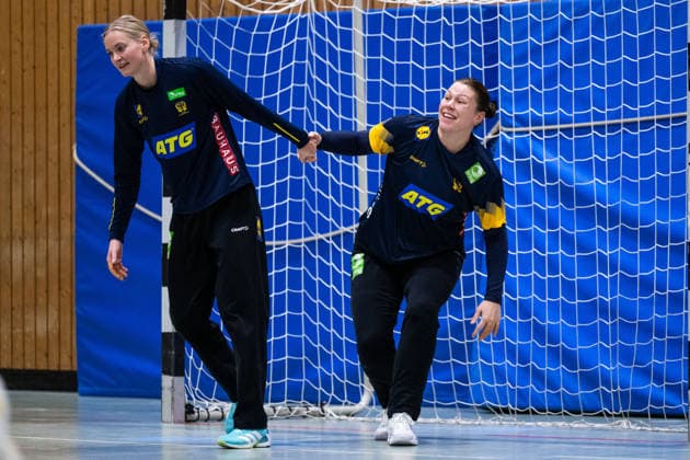 251128 Goalkeeper Johanna Bundsen and goalkeeper Filippa IdÃ hn of the Swedish women s national handball team at a training session during the 2025 IHF World Women s Handball Championship on November 28, 2025 in Stuttgart. Photo: Emma Wallskog BILDBYRAN COP 320 EW0594 handball handboll handball bbeng vm handball-vm handbolls-vm ihf handball World Championship, WM, Weltmeisterschaft world handball championship 2025 world championship 2025 träning practice training sverige sweden day 3 dam Copyright: EMMAxWALLSKOG BB251128EW064