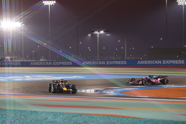 Max Verstappen (Oracle Red Bull Racing, 01), Franco Colapinto (BWT Alpine F1 Team, 43), Freies Training 1, FP1, Free Practice 1, QAT, Formel 1 Weltmeisterschaft, Qatar Grand Prix, Doha, Lusail, Lusail International Circuit, Friday, 28.11.2025 QTR, Formel 1 Weltmeisterschaft, Qatar Grand Prix, Doha, Lusail, Lusail International Circuit, Friday, 28.11.2025 Doha Copyright: xEibner-Pressefoto AnnikaxGrafx EP_AGF