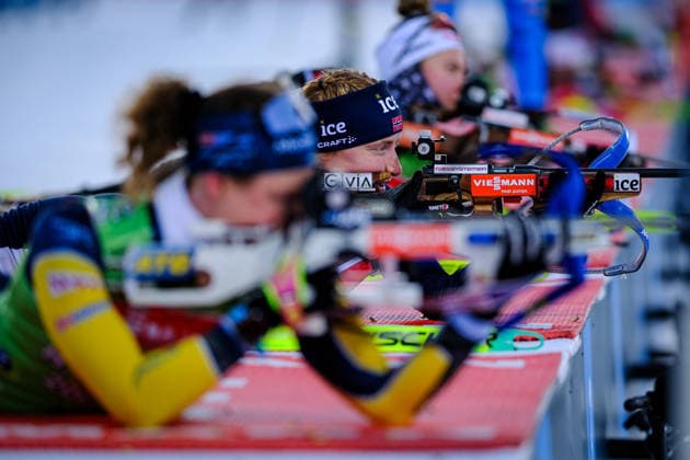Training Women and Men BMW IBU Biathlon World Cup Oestersund, Sweden, 28.11.2025 Female athletes lining up in the shooting range during the Training Women and Men at the BMW IBU Biathlon World Cup Oestersund, Sweden on November 28, 2025 Oestersund Sweden Copyright: xMaurixLevandix