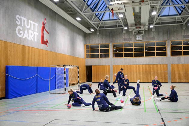STUTTGART 20251128 Sveriges landslag tränar i Sporthalle Tivoli under damernas handbolls-VM i Stuttgart, Tyskland. STUTTGART TYSKLAND x10070x