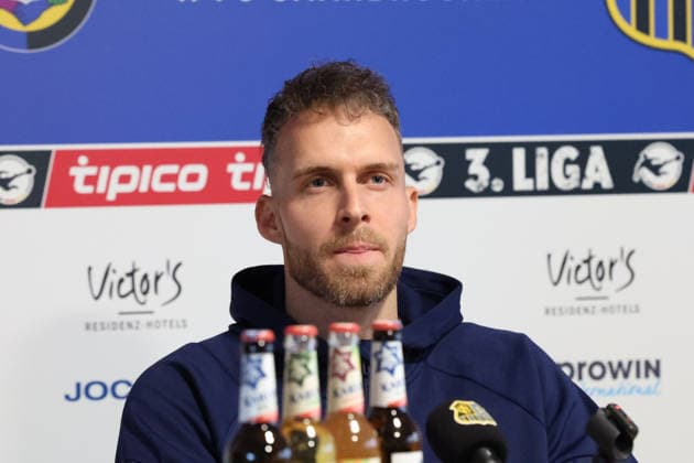 28.11.2025, xrekx, Fussball 3.Liga, 1.FC Saarbruecken - Pressekonferenz v.l. Patrick Schmidt (1.FC Saarbruecken) (DFL DFB REGULATIONS PROHIBIT ANY USE OF PHOTOGRAPHS as IMAGE SEQUENCES and or QUASI-VIDEO) Saarbruecken